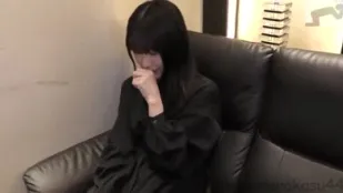 FC2PPV-3290870 时尚的女大学生因无法支付学费而努力维持生计