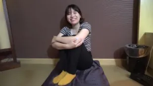 FC2PPV-3288174 一个有着青春容颜的女孩
