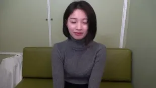 FC2PPV-3184504 天真而严肃的美女