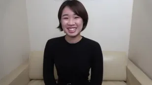 FC2PPV-3156940 当我脱掉这个宅女的衣服时