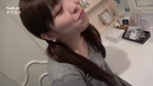 FC2PPV-4687570 可爱的双马尾少女