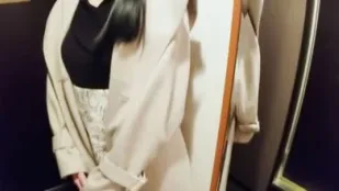 FC2PPV-4702450 白皙美体女仆咖啡店少女与奇迹般的一夜情