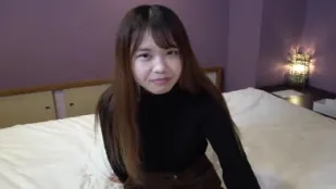 FC2PPV-3150983 善良的学生妹在镜头前与初次见面的男人进行原始性爱