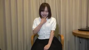 FC2PPV-4765451 从她认真的外表绝对想象不到的骚浪少女