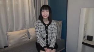 FC2PPV-4588448 虽然有着偶像般的整洁外貌但性欲强烈