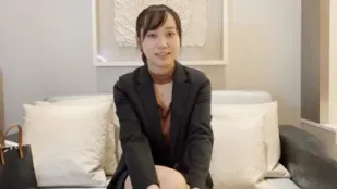FC2PPV-2953529 她因生猛的阴茎而发出愉悦的呻吟一次又一次地高潮