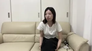 FC2PPV-4773576 在新婚夫妇的家里一边想着她老公什么时候回家一边和淫荡的人妻做爱最后射在她体内