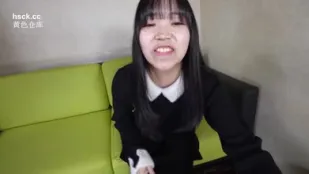 FC2PPV-4687414 仍在长高的女孩