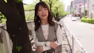 FC2PPV-4804573 开朗又淫荡的大胸美发师