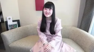 FC2PPV-1778098 高中刚毕业小胸女孩