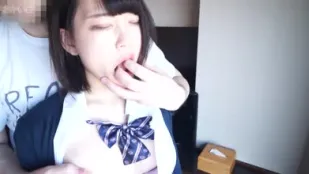 FC2PPV-1680825 只有三年经验的纯真黑发美女