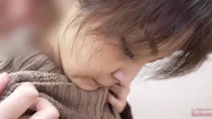 FC2PPV-4816595 我们闯入了一位正在打扫浴室的已婚妇女的家中