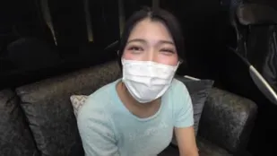 FC2PPV-4817305 与身材苗条胸部丰满的雫进行原始性爱