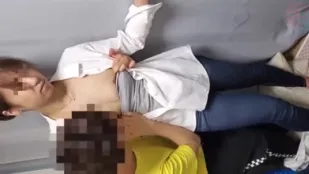FC2PPV-1477563 一个已婚人妻喜欢被另一个男人操
