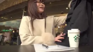 FC2PPV-1369561 在大学门口咖啡馆学习的女大学生