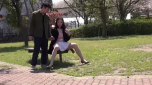 FC2PPV-1354222 身材苗条的举牌女郎