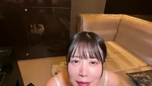 FC2PPV-4848183 极限服务价码露脸无中雪白大奶姐姐的缠绵口交挑战以射精为赌注的游戏惩罚全力以赴的滚动口交是升入天堂还是现场射精