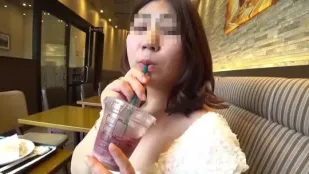 FC2PPV-1118809 窗帘全开被她解开内衣意外事件发生森林中的野营约会偷拍性爱