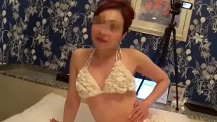 FC2PPV-1056603 秘密在职美女模特的热恋性爱穿上纯白色比基尼后太诱人了直接发生关系了啊现场射精臀部喷洒附带甜蜜亲昵对话