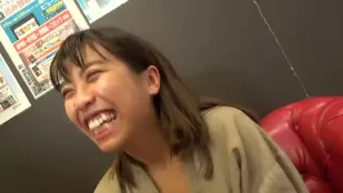 FC2PPV-1090968 喜欢受罚的深棕色肌肤美少女咲酱无法忍耐连续射精到极品阴道